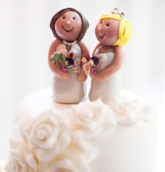 Wedding-cake-two-brides